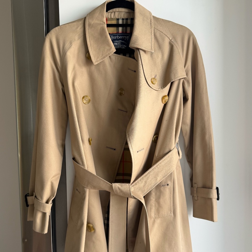 Rare Find - Classic BURBERRY London Double Breasted Beige Trench Coat - Size 6P